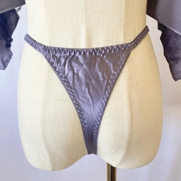 🍒SALE🍒VINTAGE Y2K VICTORIA'S SECRET SILK PEIGNOIR SET